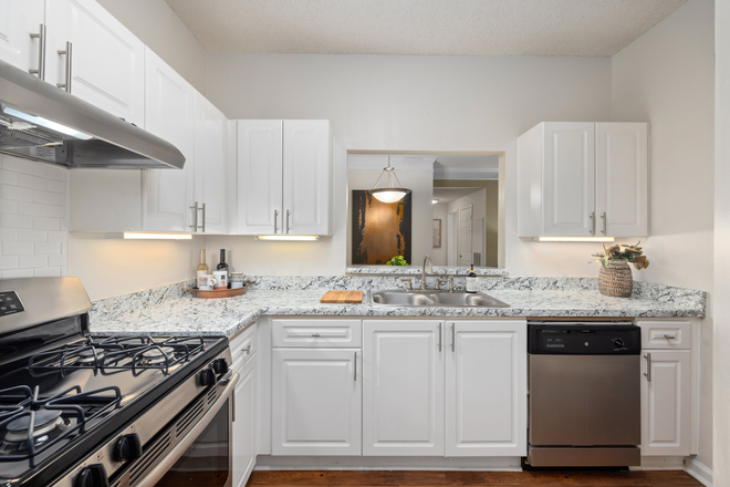 Kitchen - MAA Pleasant Hill Apartments