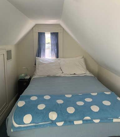 Bed - Private Room & Bathroom for Rent in Cozy Family Home, Close to Campus