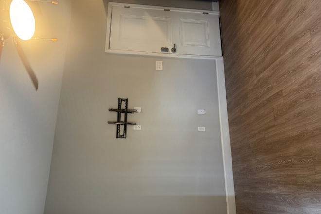 Front door entry - Peak Of Boone Studio Apartment Sublease