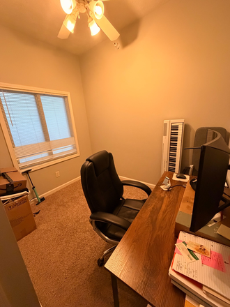 This is an extra room that can be used as an office - Smart Digs Apartments