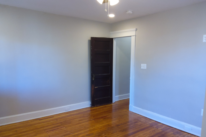 Bedroom - 2-bedroom apartment located in Charles Village