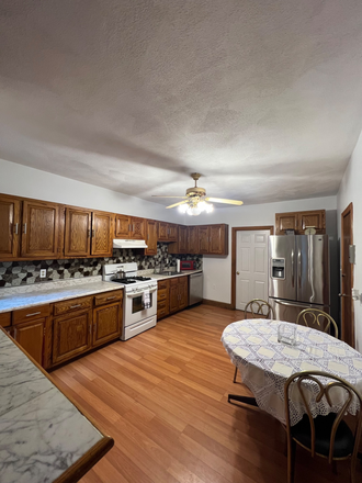 Kitchen - 3 Bedroom North End, No Broker Fee Apartments