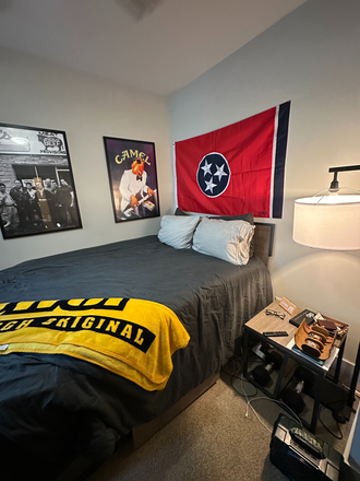 Bedroom - 114 Earle - Centrally located apartment off College Avenue