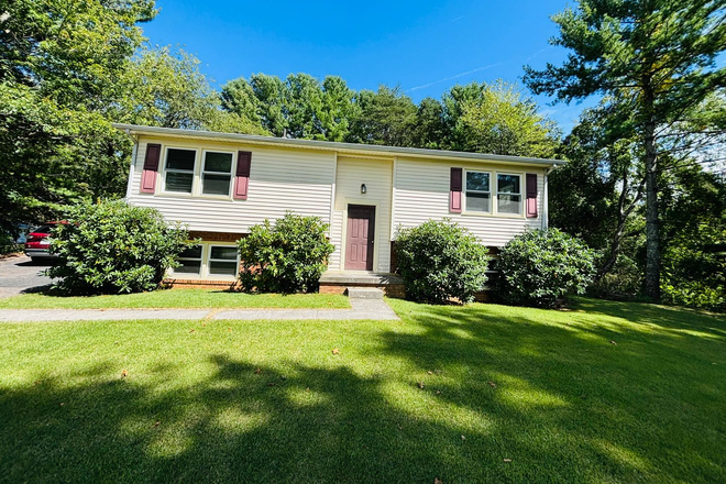 - 4 Bedroom, 2 Bathroom House