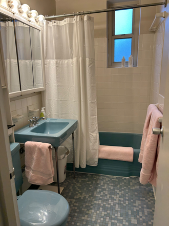 Bathroom with Bathtub and shower - Perfect for Medical Student/Resident. Close to Medical school. Condo
