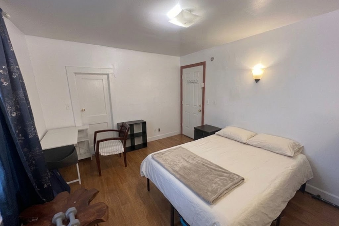 Bright, move-in-ready room with warm wood floors and great light. Comes partially furnished, with option to keep or remove items. - 2517 Fairfax Avenue, Close to Vanderbilt