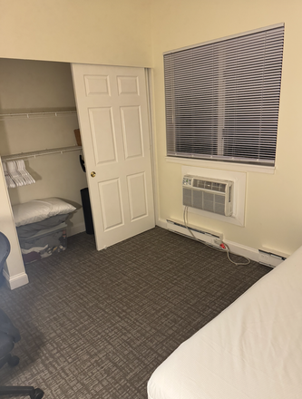Include AC unit - 18 Banks Street Room for Rent
