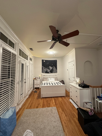 Bedroom - *Private Balcony* Appartment RIGHT ON CAMPUS!