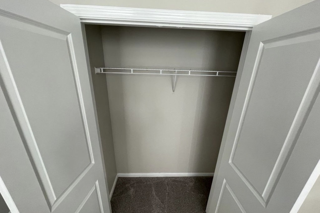 Closet - One male roommate needed: Lease starts July 10 Apartments