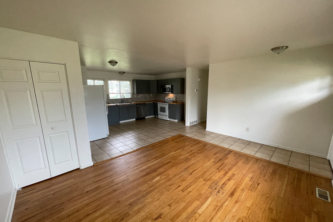 3 - AVAILABLE 8/5: 4600 Ludlow St House
