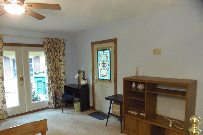 Lounge - Studio near law school in quiet neighborhood, ALL utilities included. Available January, 2027