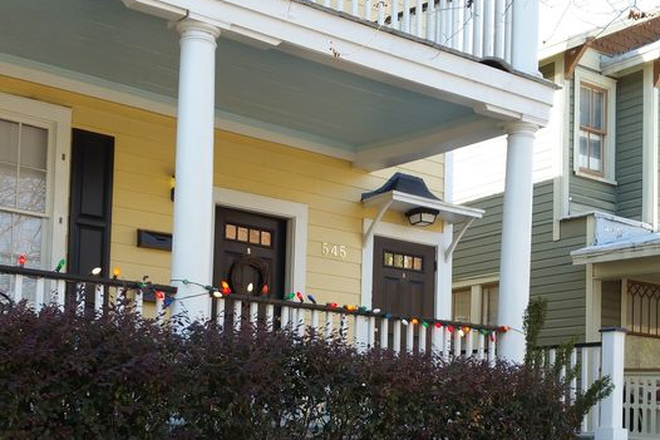 front of house - MUSC grad students, interns, 4 blocks from MUSC, fully furnished, utilities included