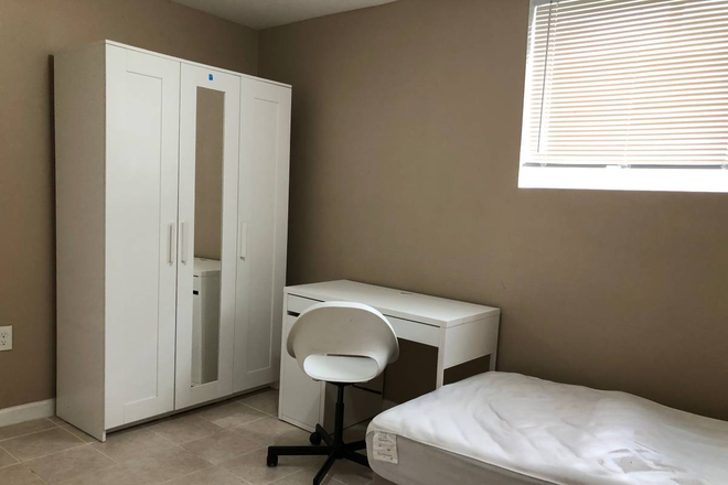 bedroom - One Beautiful Bedroom in a SFH near UMD (Riverdale)