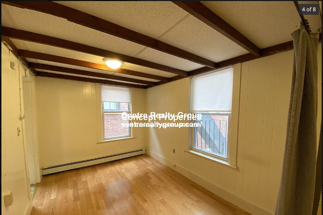 - - Close to Campus!! No Broker Fee! 2 Room Studio w/ Laundry in Building Avail. 9/1/26!! Apartments