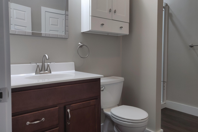 Large Bathroom - Historic 2BD/2BA in Downtown Lafayette - 608 Columbia St Apt D