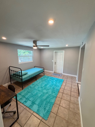 - Freshly Renovated - Furnished Apt for Rent - Close to Campus