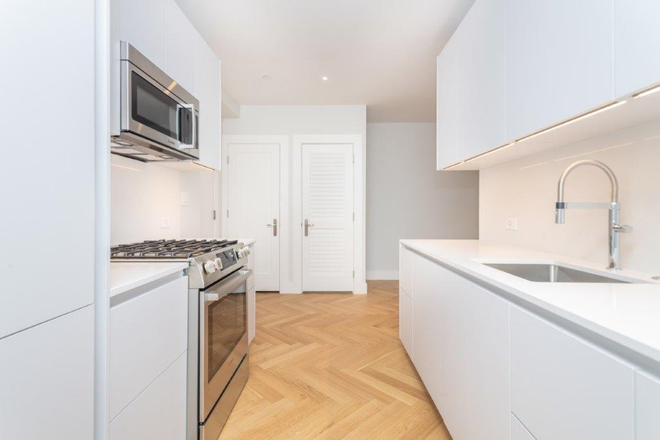 1 - AVAILABLE NOW – Renovated Agassiz 1 Bed with Central A/C, Cats Welcome! No Broker Fees!