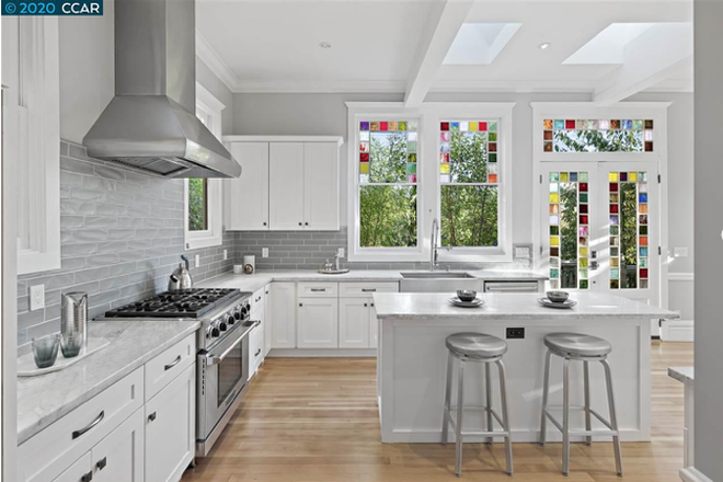 Kitchen 1st floor - Nicely Furnished Single Rooms in Gorgeous House at Northwest of UC Berkeley (10m walking to campus)