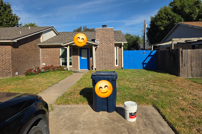 Exterior of House - Cute Townhome Near Bus Stop - Utilities Included and Furnished Fully