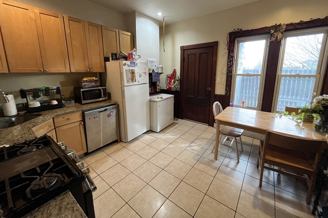 living - SPACIOUS 4 BED WITH IN-UNIT LAUNDRY, WATER INCLUDED! 9/1/26!! Apartments