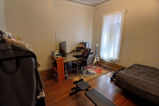 Bedroom - Room for rent 5 min walk to UofT St George Campus! House