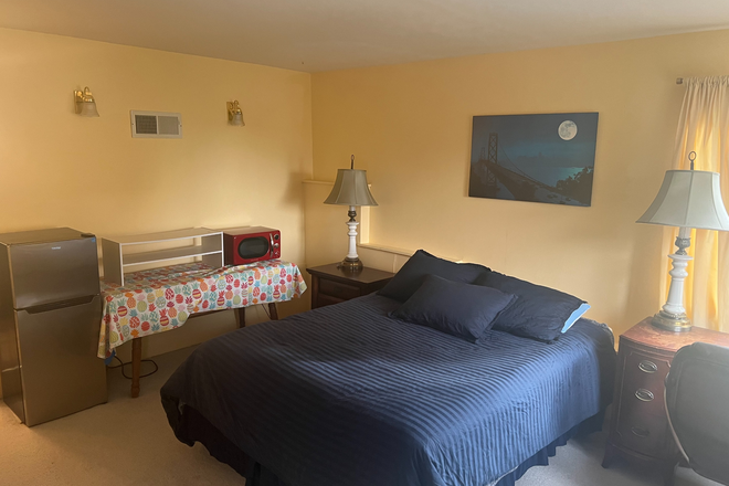 Bedroom - Giant One Bedroom w/ Private Bathroom in a Beautiful house in Berkeley Hills