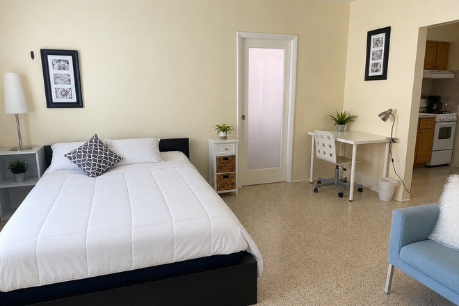 Bed and Living - Beautiful APT- Next to Vizcaya Metrorail Station