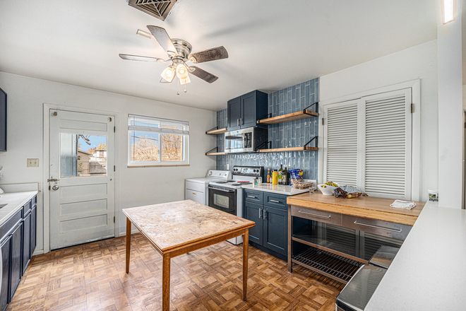 kitchen - Steps to campus and the REC!