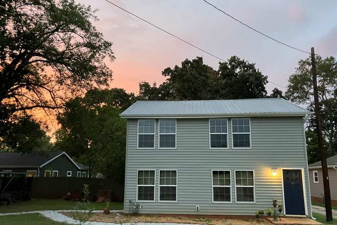 House from outside - Furnished Sans Souci retreat near Swamp Rabbit Trail with utilities included