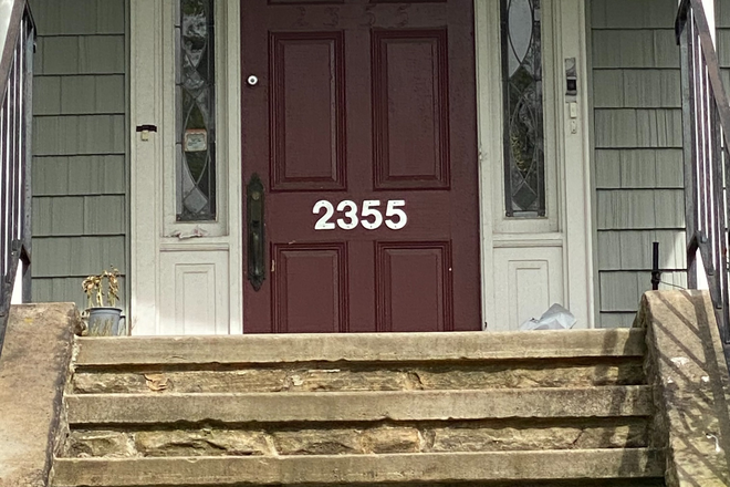 Front Door - Spacious & Updated Duplex is Only a Short Walk to Case Western & Cedar Fairmount Grocery, Food, Bars Duplex