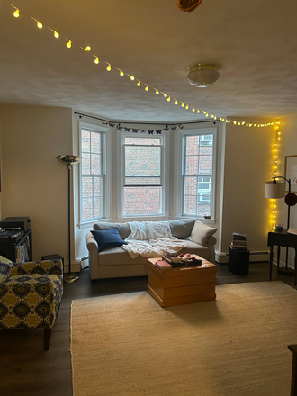 Living Room - Join a beautiful 3-bed apartment right next to Harvard Law School
