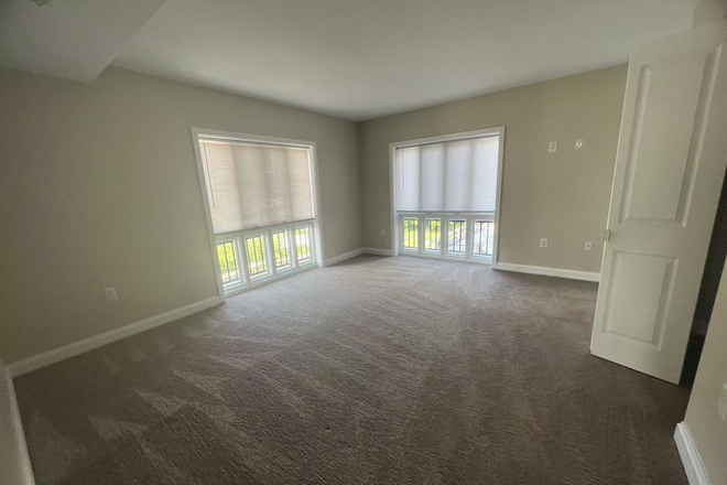 bedroom - park lane villa --Looking for one more female roommate at Park Lane Villa — private bathroom!