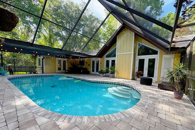 Pool - Beautiful Pool Home Closer to UF