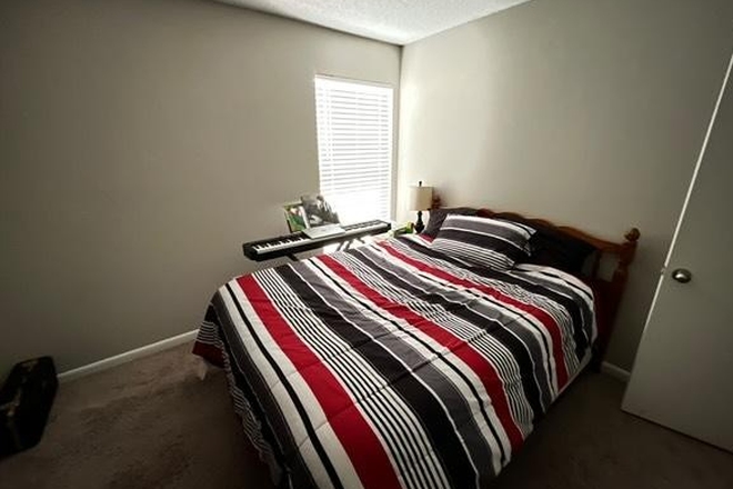 Room for Rent - 1 Roommate Needed - Clarion Crossing by Centennial Campus (2 bed, 1 bath) (~$745-760 monthly total)