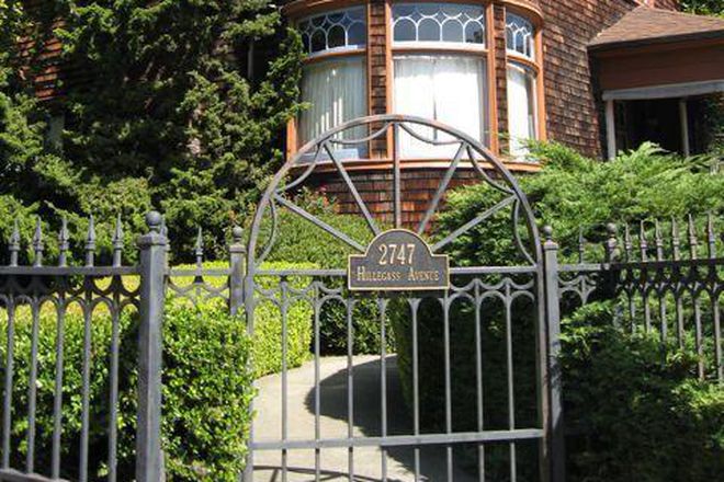 Large shared home front entrance - Stuart