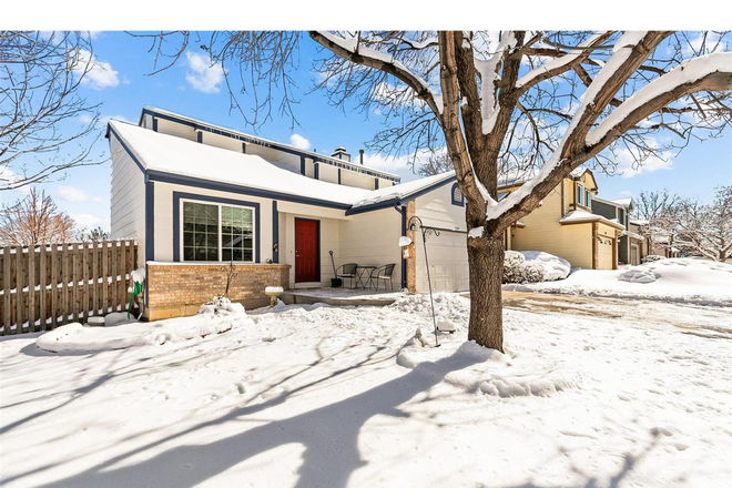 Front yard - 3BD 2.5BR home with large yard; close to Red Rocks + foothills