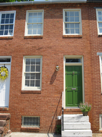 Exterior - Quaint Historic Rowhouse 1 Block from Campus