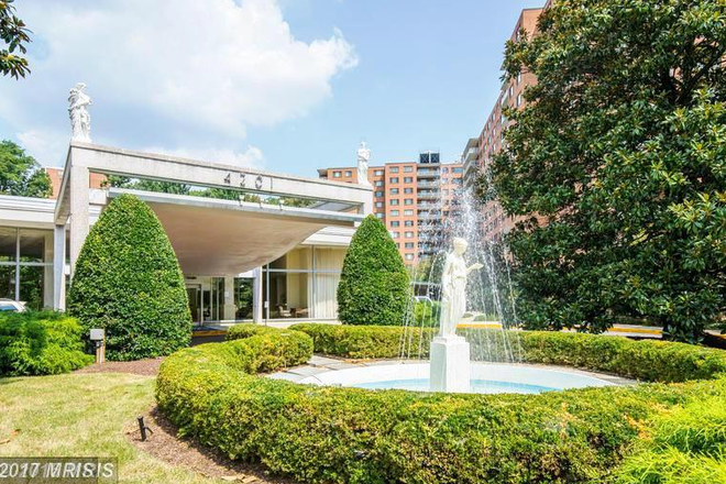 Building - Fully Furnished Large Studio Unit - Walking Distance to AU Campus Condo