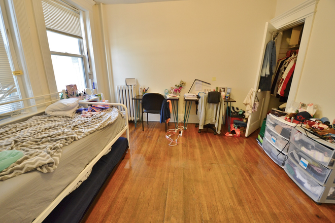 133 Peterborough St. - NO BROKER'S FEE!! Impressive Well lit 1 BR on Peterborough St - 9/01/2026 Apartments