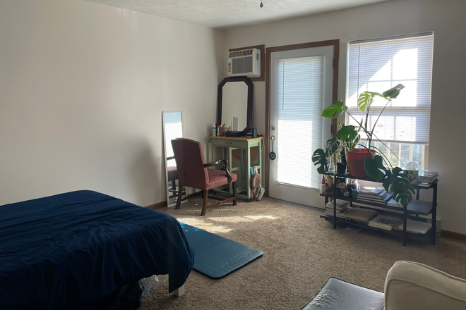studio - Studio on the edge of campus