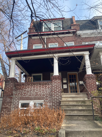 Front of the house - Room in 3rd Floor Appt 5 min walk from campus