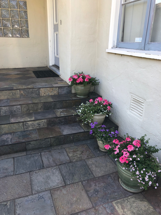 Front Entrance - RENT REDUCED - Room in Beautiful Home in North Berkeley