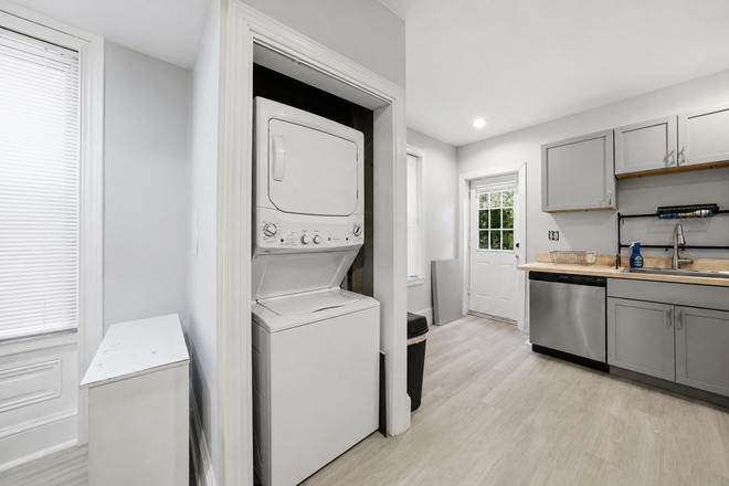 Bright kitchen with in-unit laundry, updated flooring, and easy access to the rear of the home. - 6 Bedroom Renovated Temple Student Housing – 2 Minute Walk to Campus!