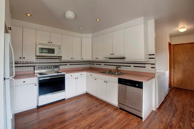 510 - 510 South 44th St. (5BR/ 3BA)