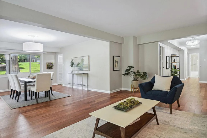 Living room/dining room - Full service, 3 bedroom apartment available for 9-12 month lease