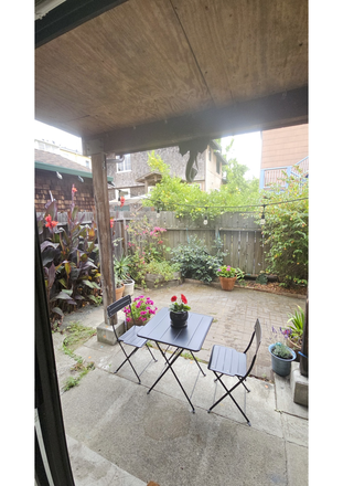 garden patio - charming 2 bedroom apartment in Duplex close to campus