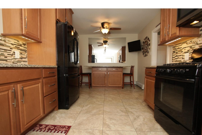 Kitchen - Large house a few blocks from SJU