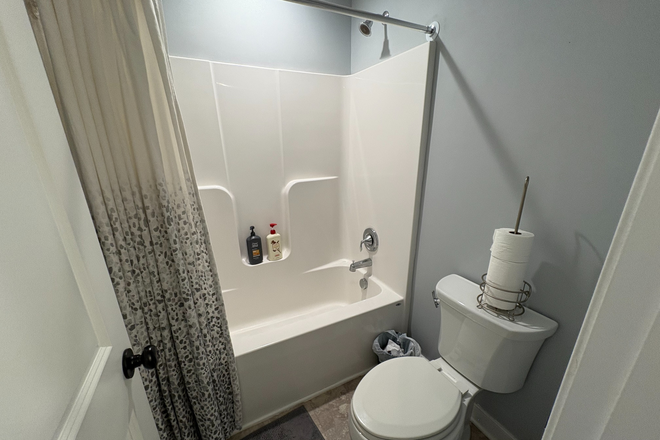 shower and bathroom - Room for rent in New Town, close to campus and stores Townhome