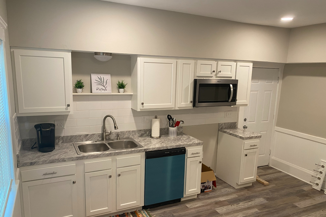 Kitchen - Five bedroom newly remodeled fully furnished/appliances included. Close to Campus. Duplex