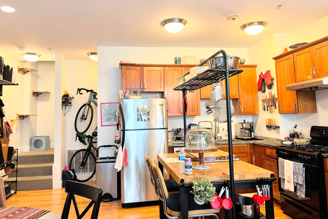 kitchen - 3 bedroom condo with gated parking (.6 from Central Sq T stop)